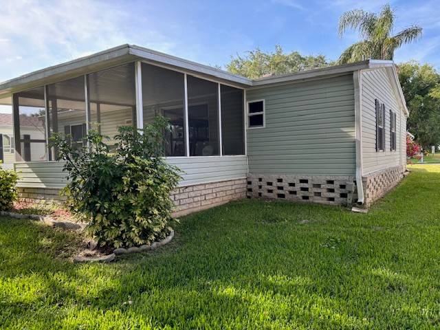 303 Winter Garden Court a Lake Alfred, FL Mobile or Manufactured Home for Sale